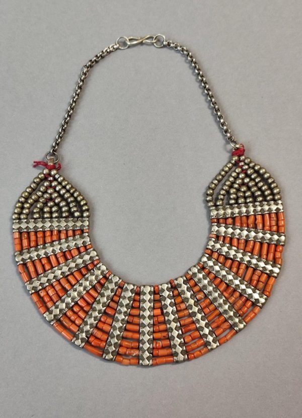Beautiful North Indian Collar Necklace with Coral and Silver - Image 5