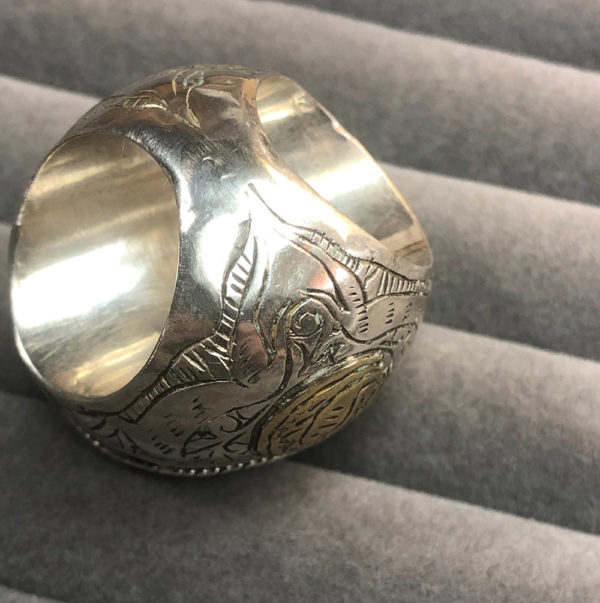 Yemen Carved Carnelian Silver Ring with Brass - Image 15