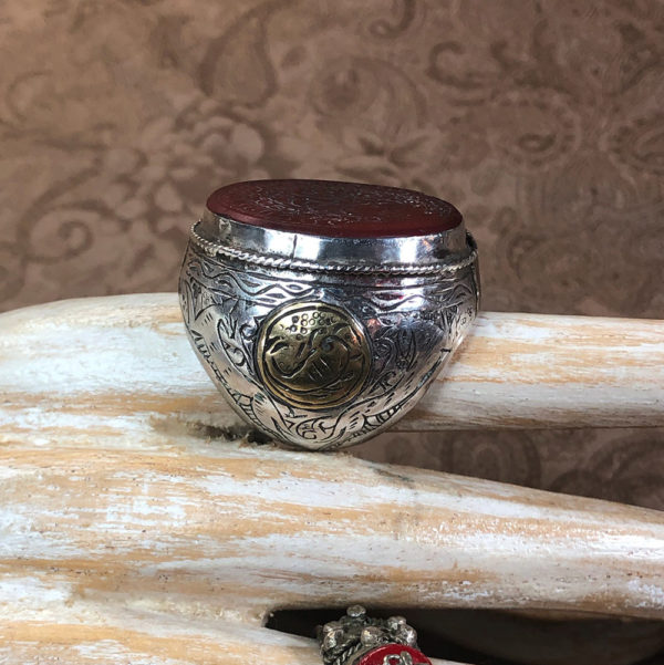 Yemen Carved Carnelian Silver Ring with Brass - Image 9