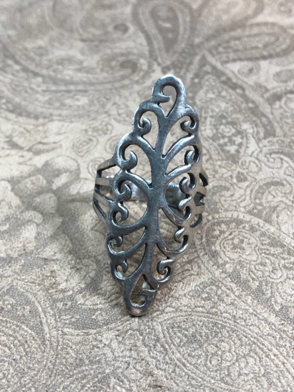 Vintage Silver Artisan Ring - Image 2