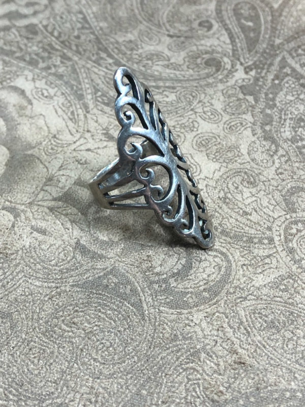 Vintage Silver Artisan Ring - Image 3