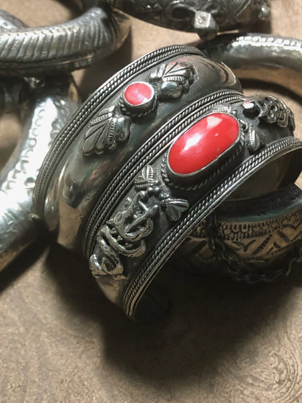 Asian Metal Bracelet - Image 3