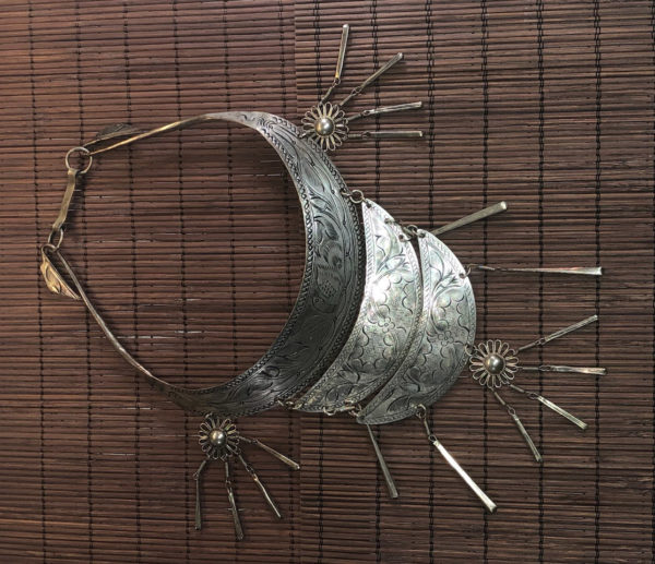 A Beautiful Hmong Xuav Txhuas Aluminum Necklace - Image 4