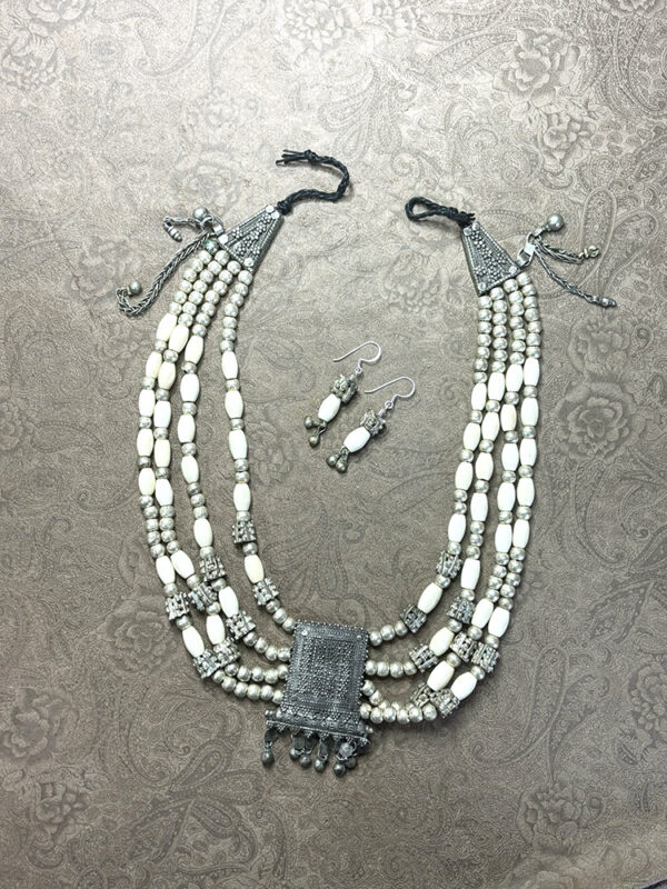 Antique Bone and Yemeni Berry Bead Necklace - Image 2