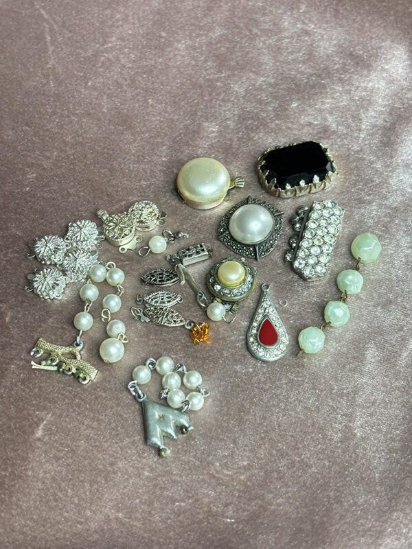 Vintage Clasps and Pendants Grab Bag - Image 2