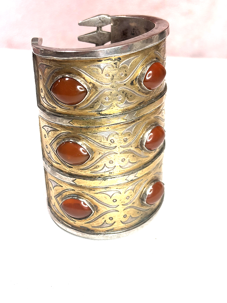 Antique Turkoman Fire Gilt Silver Bracelet with Carnelians - Image 4