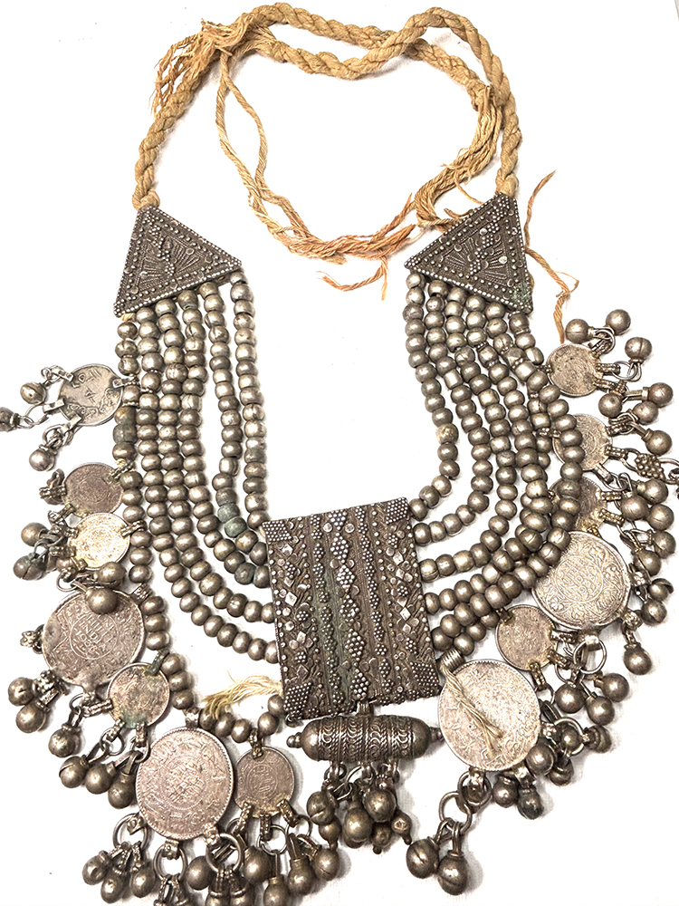 Gorgeous Antique Silver Bedouin Necklace, Saudi Arabia - Image 5