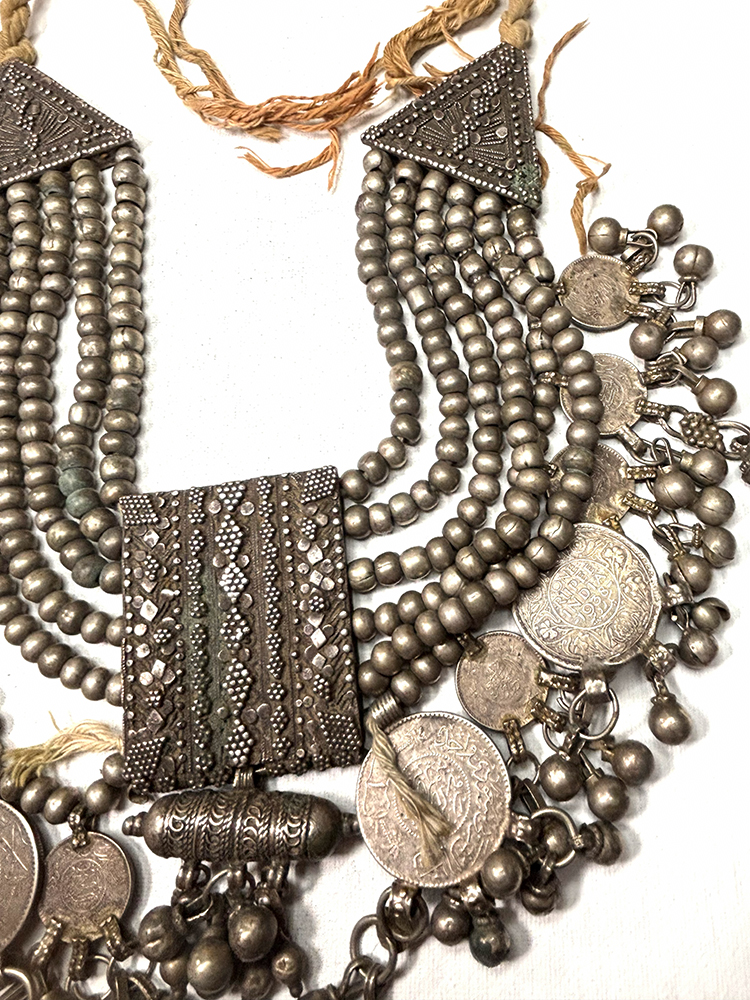 Gorgeous Antique Silver Bedouin Necklace, Saudi Arabia - Image 3