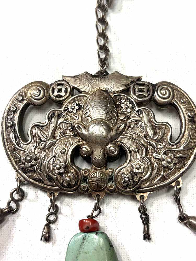 Lovely Chinese Qing Bat with Large Turquoise and Agate Pendant - Image 2