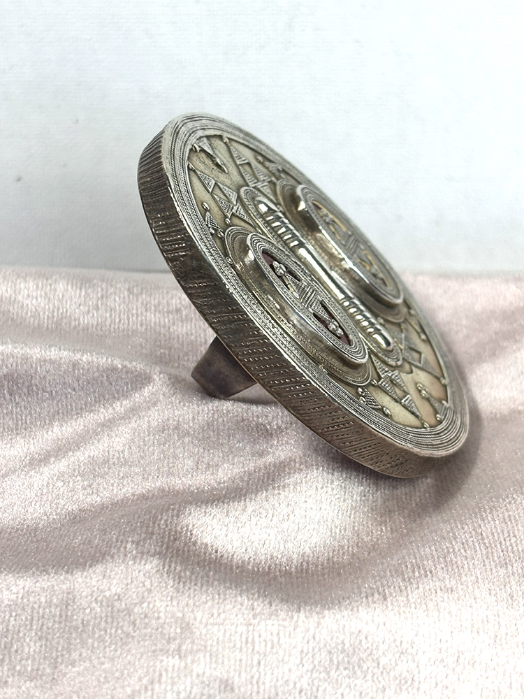Beautiful Antique Silver Kazakh Matchmaker's Ring - Image 4